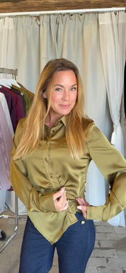 Satinblus med drapering- Sonja Grön