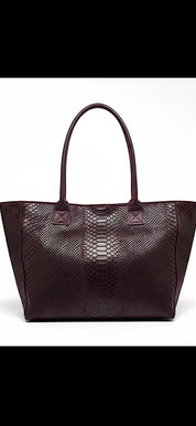 Väska i ormskinnspräglat skinn- LOLA Bordeaux