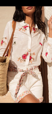 Broderad Blus med röda blommor- Rakel