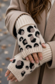 OBS. lev 11/9 .Leopard stickad Torgvante- Dunafka Beige