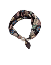 OBS. lev 11/9 .Scarves med magnetpärla- CLOE 1034 Brun