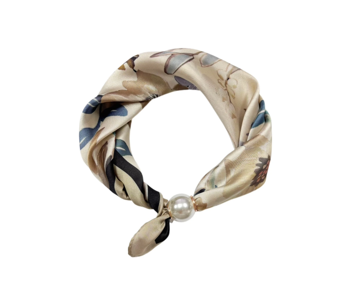 OBS. lev 11/9 .Scarves med magnetpärla- CLOE 1038 Beige