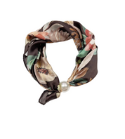 OBS. lev 11/9 .Scarves med magnetpärla- CLOE 1038 Brun