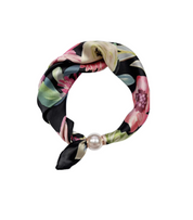 OBS. lev 11/9 .Scarves med magnetpärla- CLOE 1038 Svart