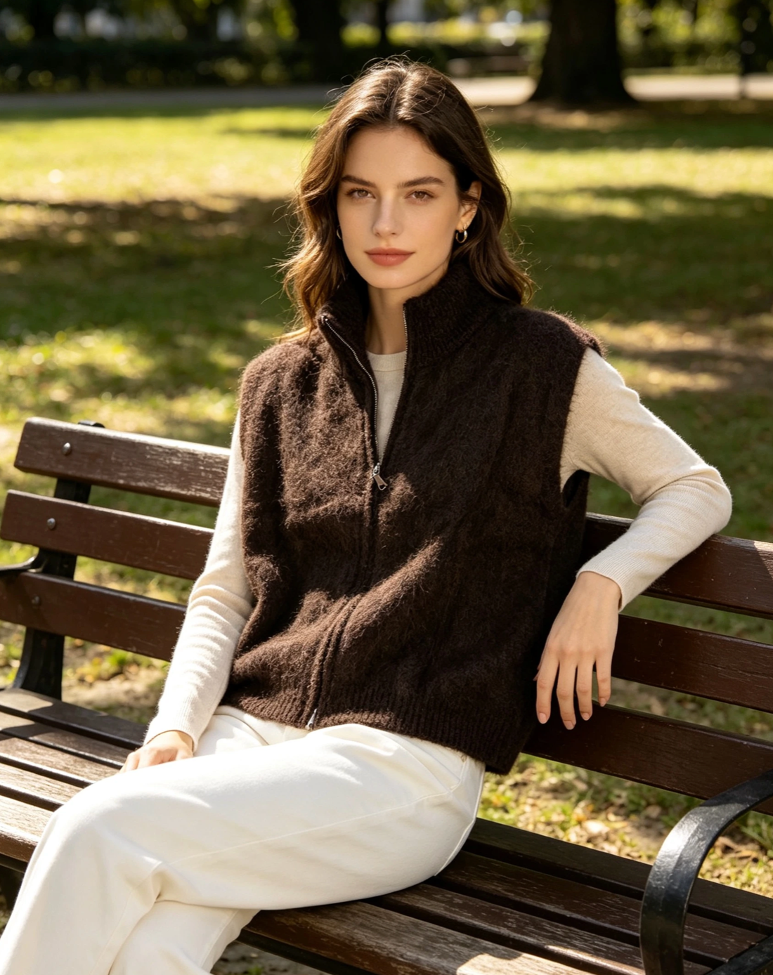 Väst i 80% Kid Mohair med dragkedja- Kitty Brun ( Lev 9/10)