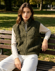 Väst i 80% Kid Mohair med dragkedja- Kitty Khakigrön ( Lev 9/10)
