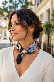 OBS. lev 11/9 .Scarves med magnetpärla- CLOE 1036 Svart