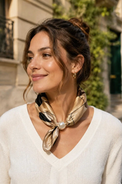 OBS. lev 11/9 .Scarves med magnetpärla- CLOE 1037 Beige