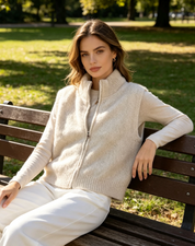 Väst i 80% Kid Mohair med dragkedja- Kitty Beige ( Lev 9/10)
