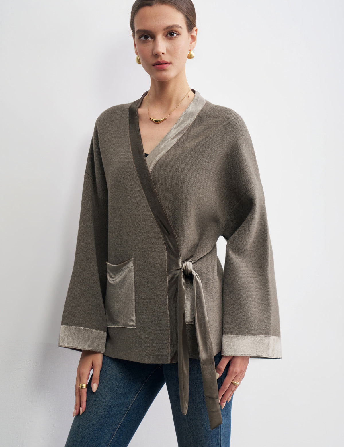 cardigan-a-manches-longues-avec-fermeture-a-liens-et-decollete-en-v_marron-clair_6a8995697f490.jpg