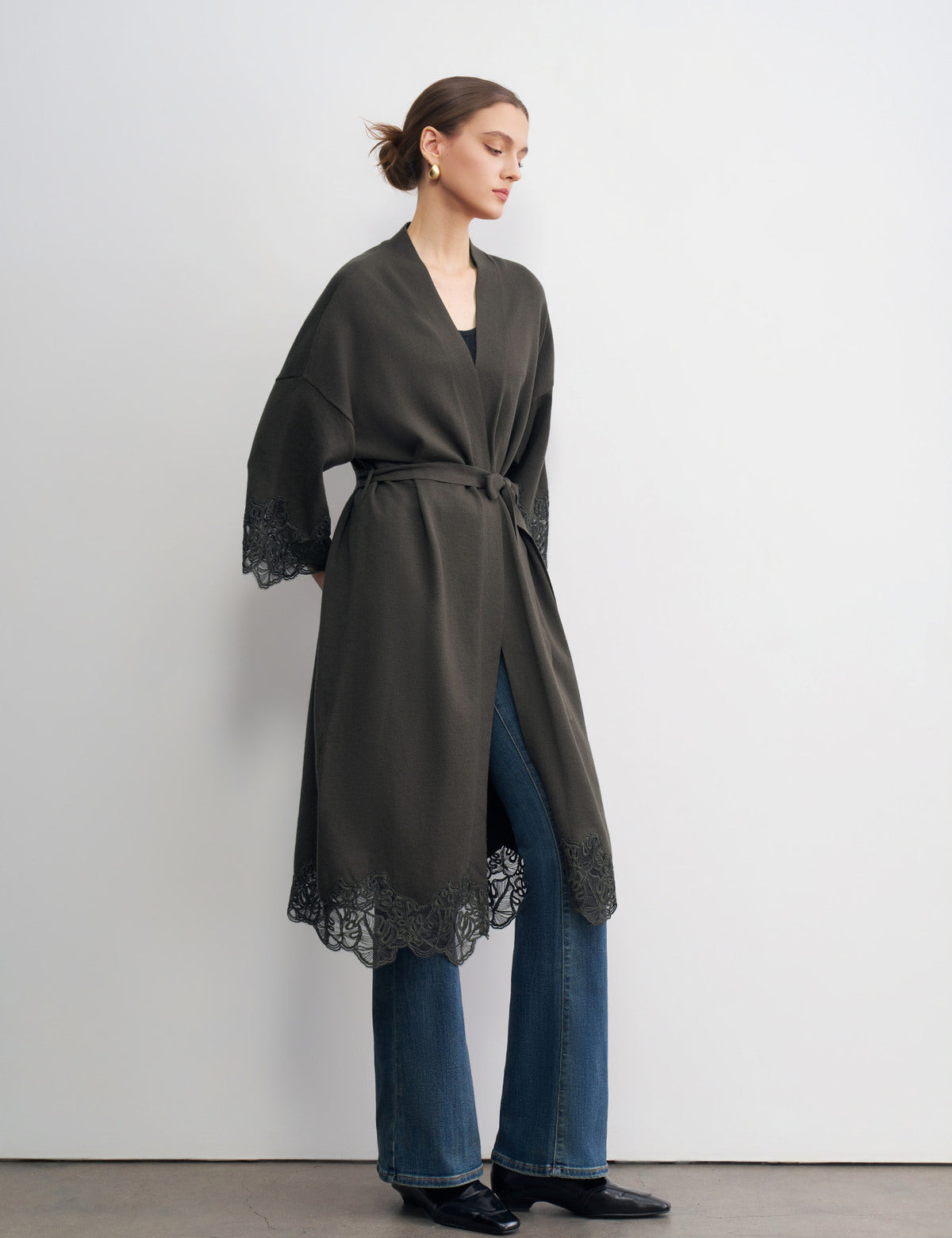 cardigan-a-manches-trois-quarts-avec-dentelle-sur-l-ourlet-et-les-poig_marron-fonce_6a899789496a3.jpg
