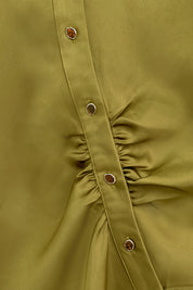 Satinblus med drapering- Sonja Grön