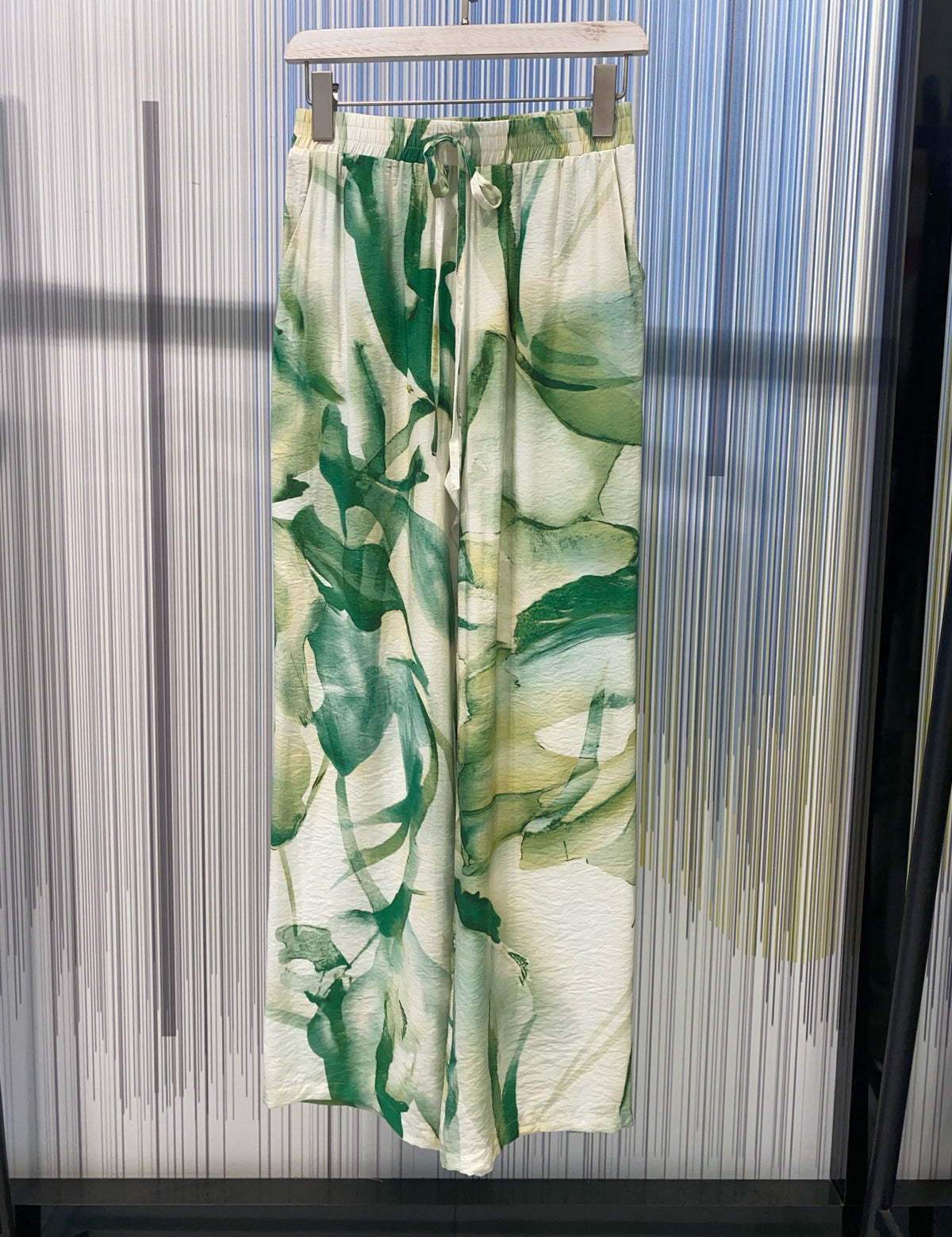 pantalon-fluide-imprime-abstrait_vert_67dfb9499b75b.jpg