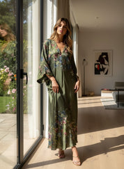 V-Ringad Långklänning med fickor- Finja Khakigrön