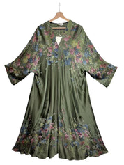 V-Ringad Långklänning med fickor- Finja Khakigrön