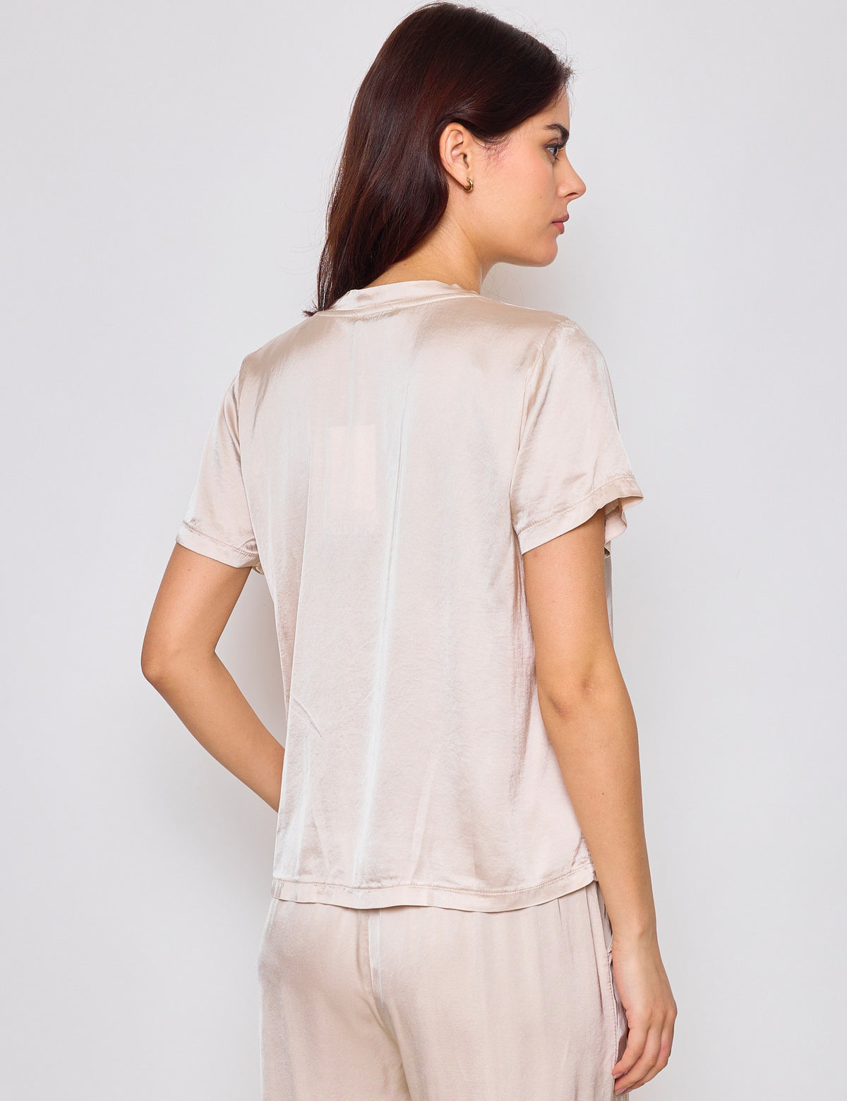 t-shirt-feminin-a-col-en-v_ecru_69710c1269019.jpg