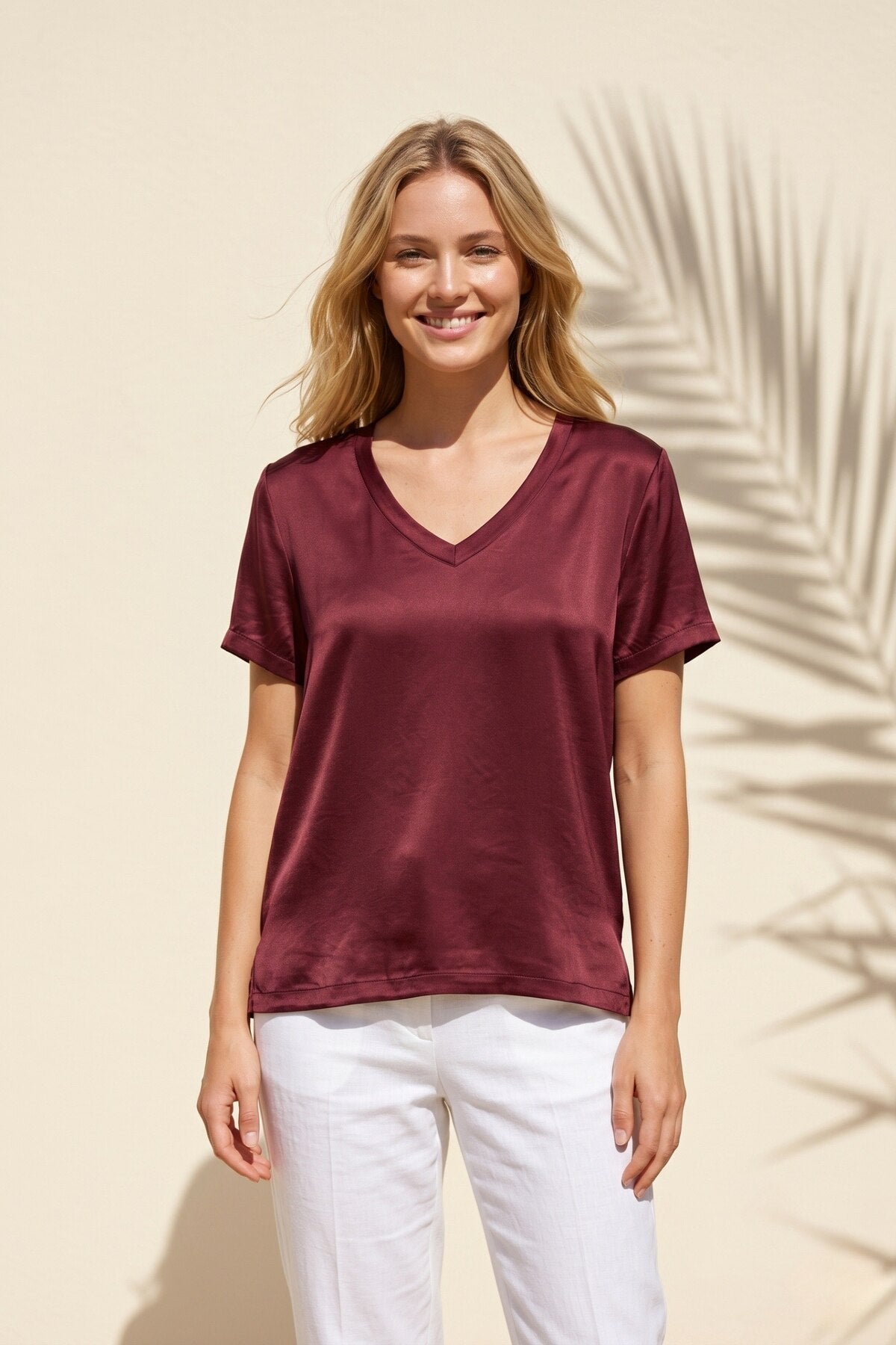 V-Ringad T-Shirt Silke- Mia Bordeaux