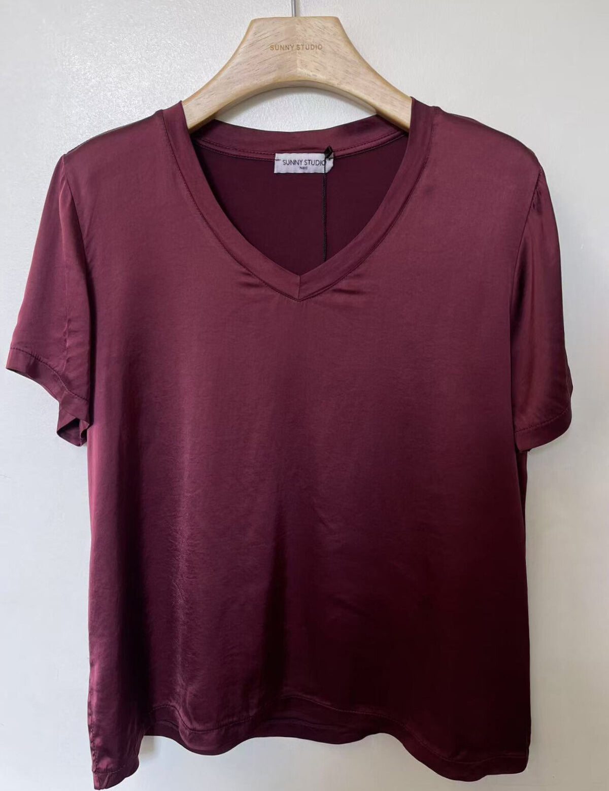 top-fluide-col-v-en-satin_bordeaux_6a4c4b4352905.jpg