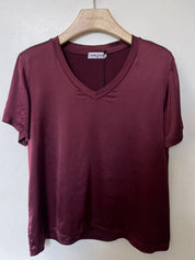 V-Ringad T-Shirt Silke- Mia Bordeaux